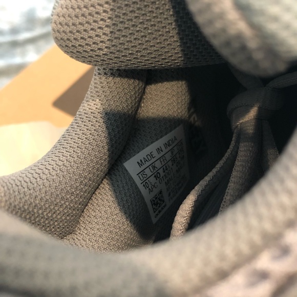 Yeezy authentic - Picture 5 of 5
